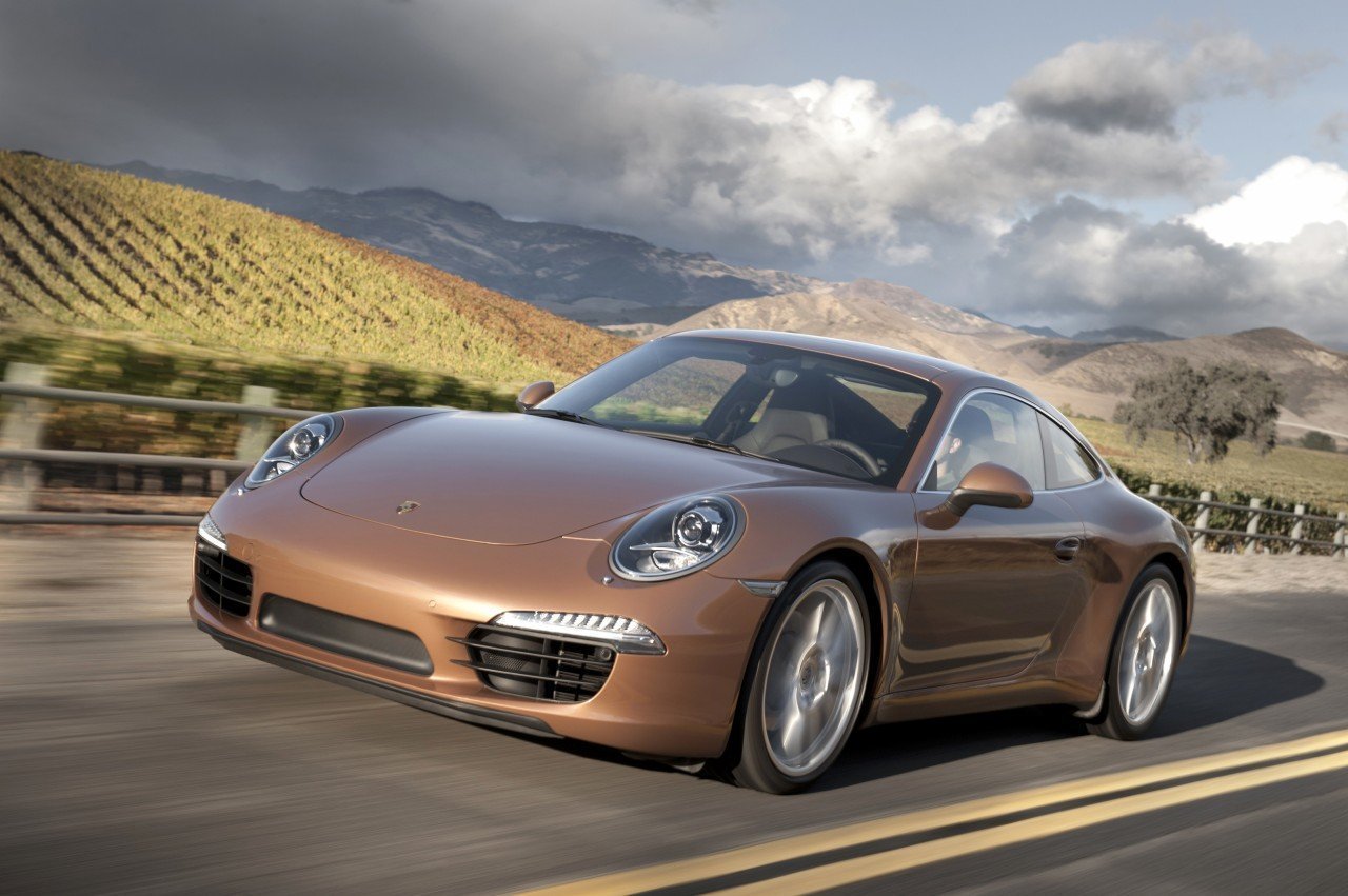 Porsche Carrera 911 коричневый