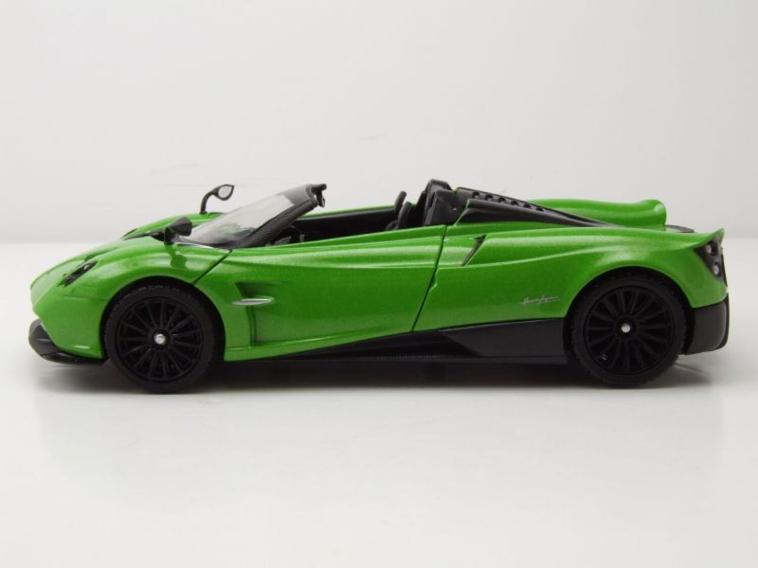 Motormax 1 24 Pagani Huayra Roadster Die-cast Green 79354 for sale online